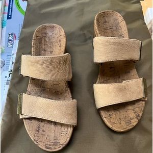 Vionic Pepper Wedge Sandals Women’s Size 7 wide but is adjustable